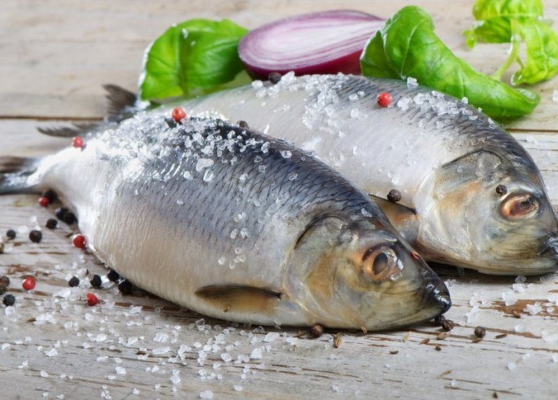 До чого сниться солона риба: тлумачення за різними сонникам для жінок і чоловіків