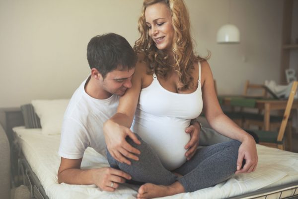 До чого сниться викидень з кров’ю: тлумачення сну для вагітних жінок і чоловіків з популярним сонникам