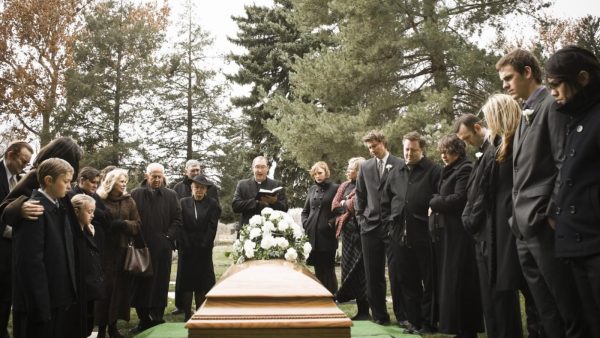 До чого сняться похорон — тлумачення снів по популярним сонникам